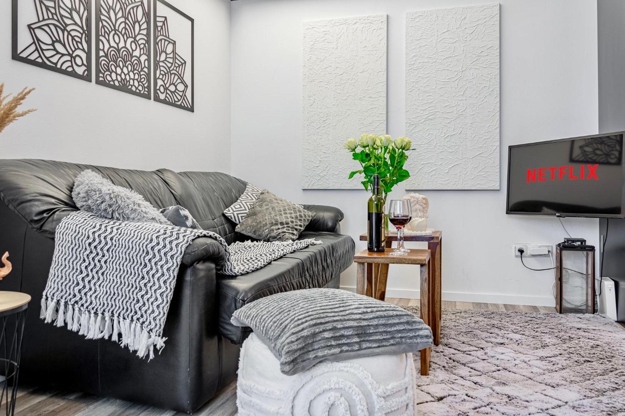 Natural-Style Apartment In The Centre Of Pressburg Exterior foto